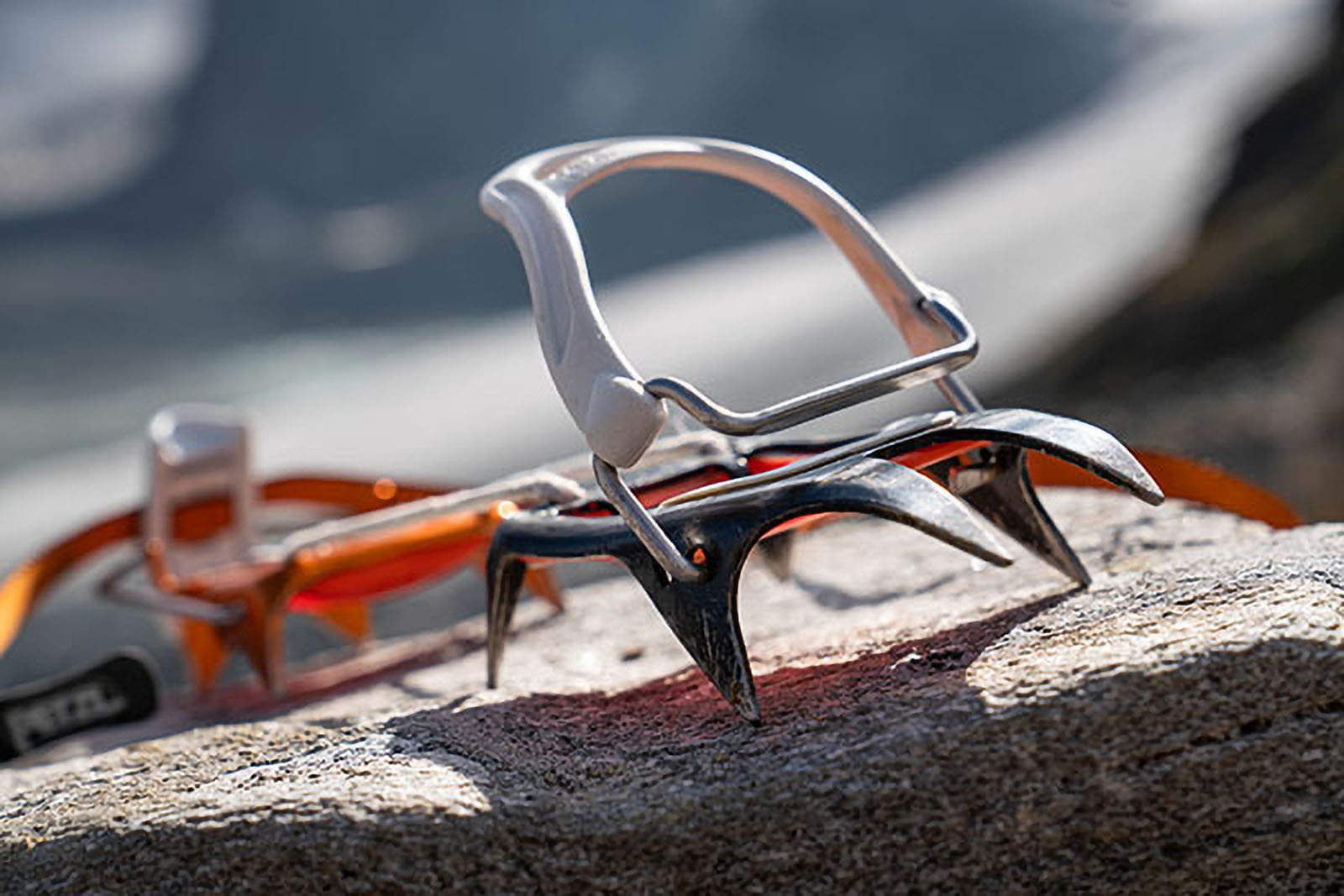 Die Geschichte der Steigeisen vom ersten Zehnzacker zum ultrakompakten