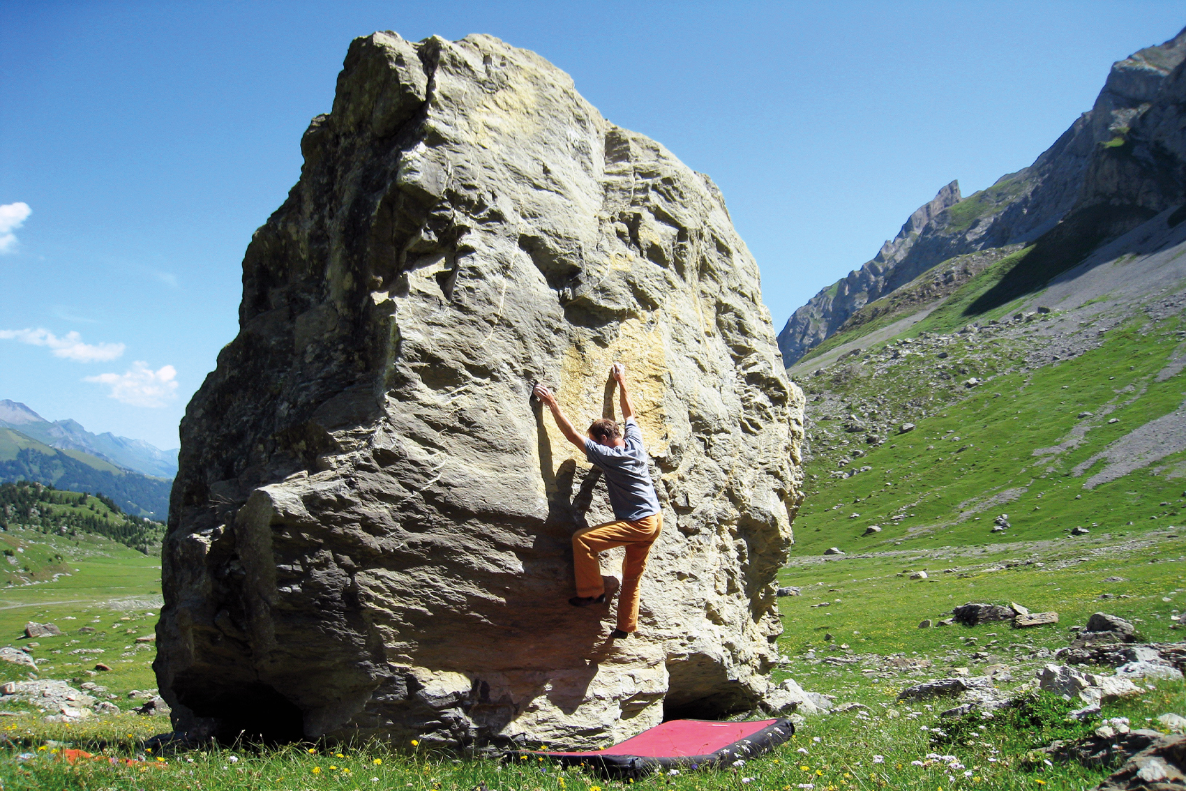 Boulderer an Fels