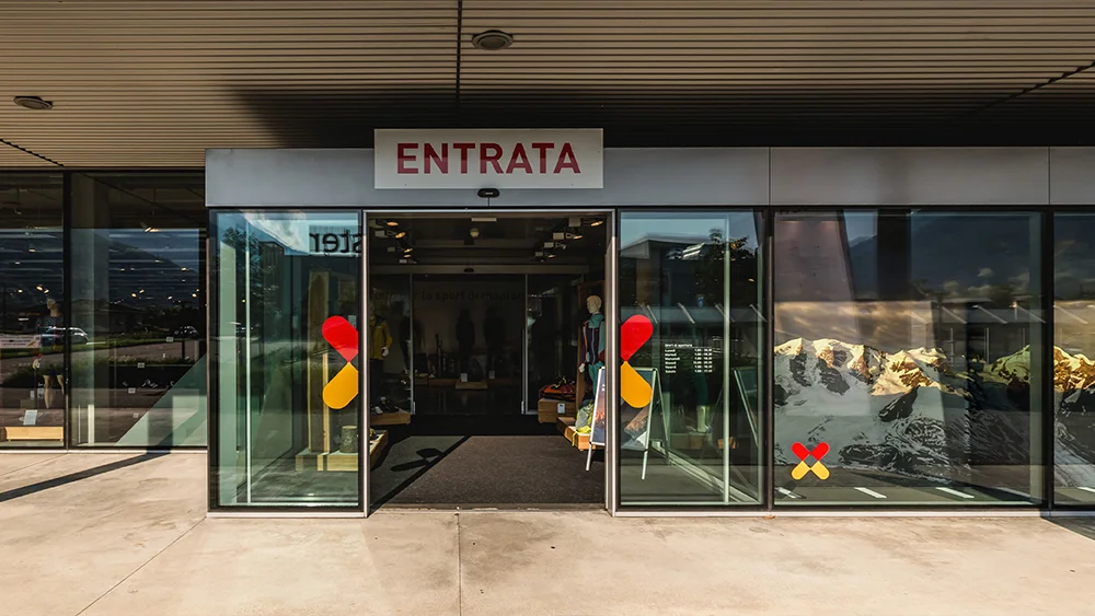 Eingang Filiale Contone