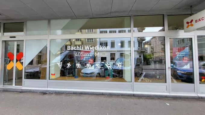 Eingang Filiale Zürich-Oerlikon